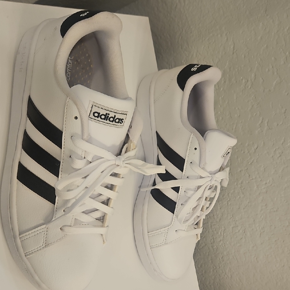 Adidas Classic White Sneakers with Black Stripes - Picture 3 of 7